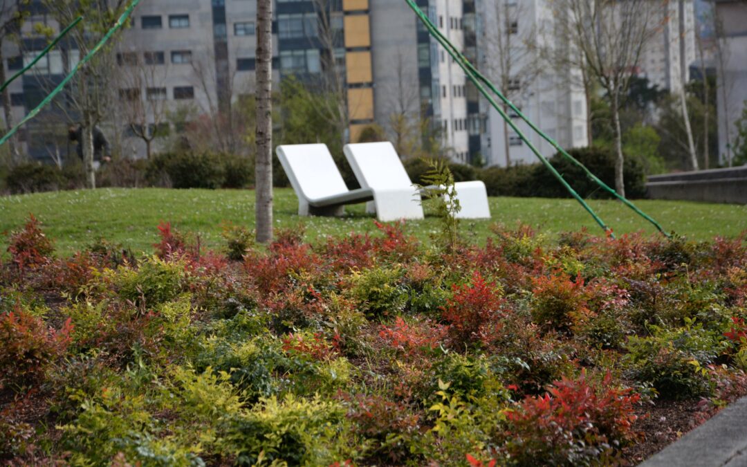 Mantén revitaliza la vegetación en el parque de Navia en Vigo